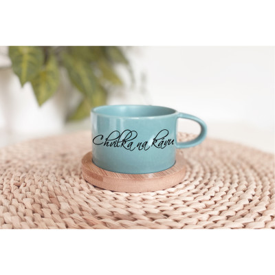 Designový kávový hrnek Chvilka na kávu - Makronka modrá