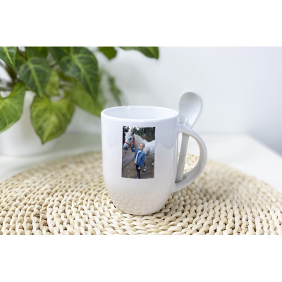 Hrnek se lžičkou a vlastní fotkou