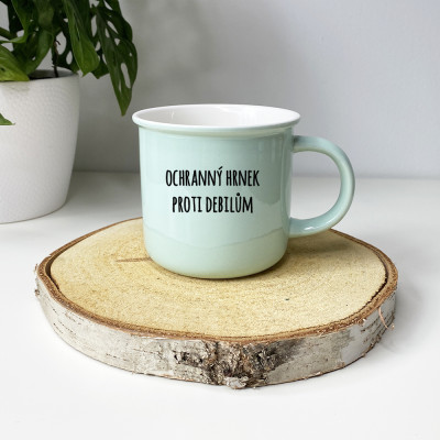 Keramický retro hrnek s nápisem Ochranný hrnek proti debilům. Objem 400 ml.