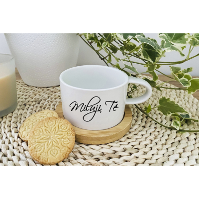 Designový kávový hrnek Miluji Tě - Makronka bílá