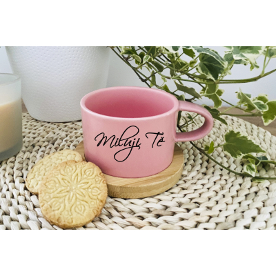 Designový kávový hrnek Miluji Tě - Makronka růžová